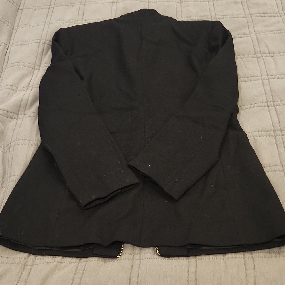 Chic Black Blazer with Gold Detailing - Picture 6 of 8